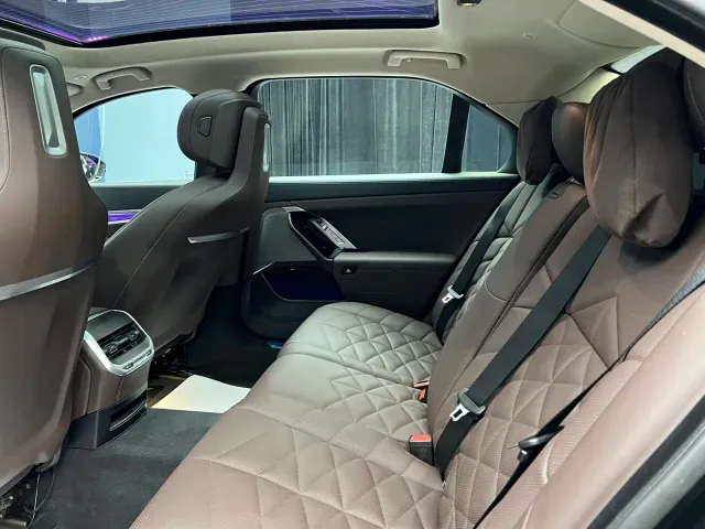 BMW 7 Series — Фото автомобиля 9