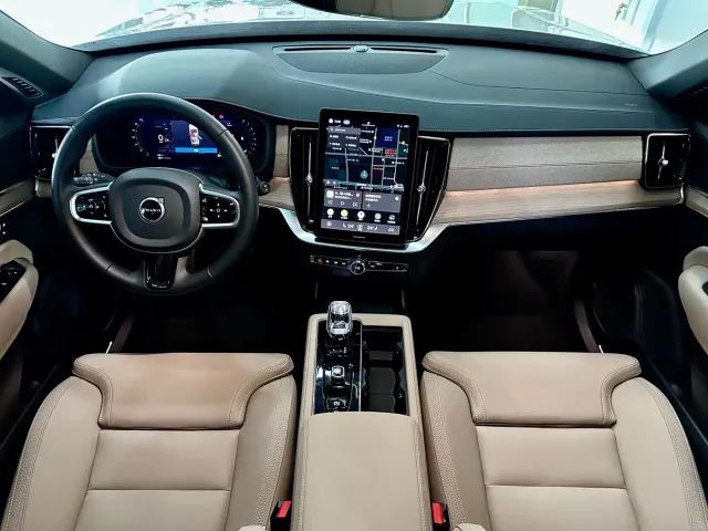 Volvo XC90 — Фото автомобиля 11