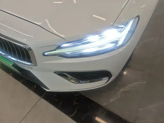 Volvo S60 — Фото автомобиля 23