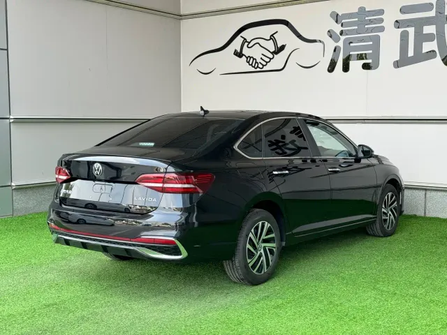 Volkswagen Lavida — Фото автомобиля 15