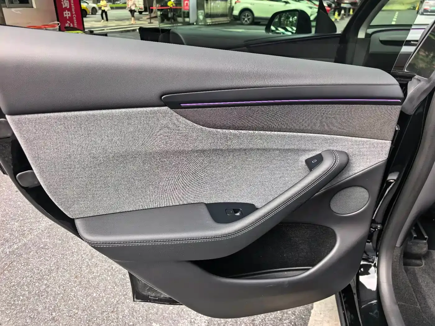 Tesla Model Y 2025 Rear-Wheel Drive — Фото автомобиля 11
