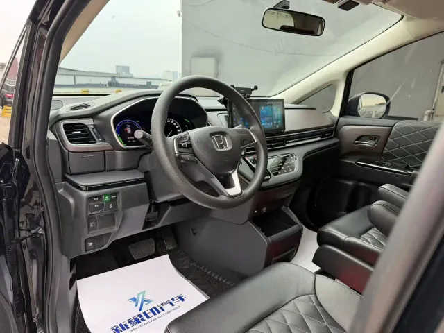 Honda Odyssey 2022 2.0L e:HEV Sharp·Enjoyment Edition — Фото автомобиля 4
