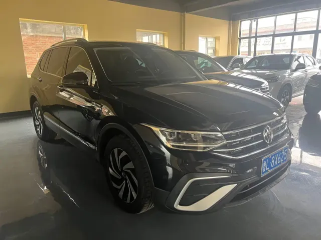 Volkswagen Tiguan L — Фото автомобиля 3