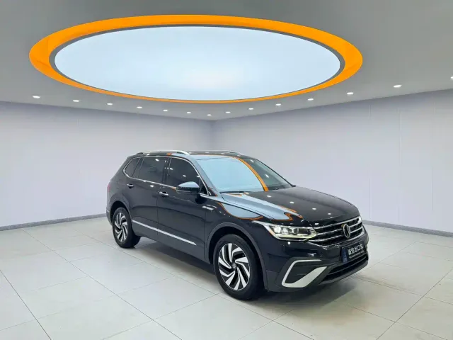 Volkswagen Tiguan L — Фото автомобиля 3