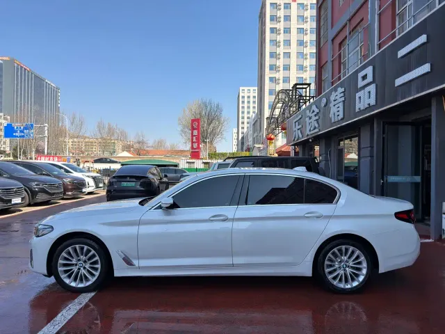BMW 5 Series — Фото автомобиля 3