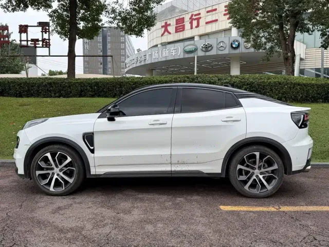 Lynk & Co 05 — Фото автомобиля 3