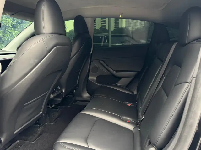 Tesla Model Y — Фото автомобиля 11