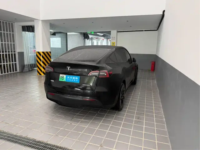 Tesla Model Y — Фото автомобиля 5