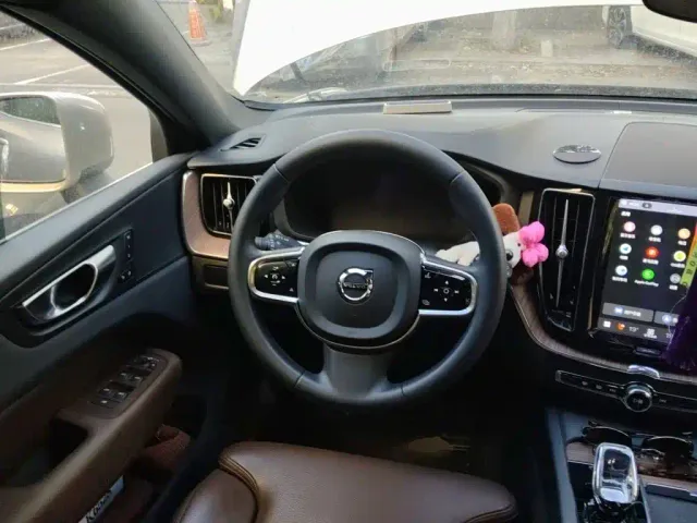 Volvo XC60 — Фото автомобиля 11