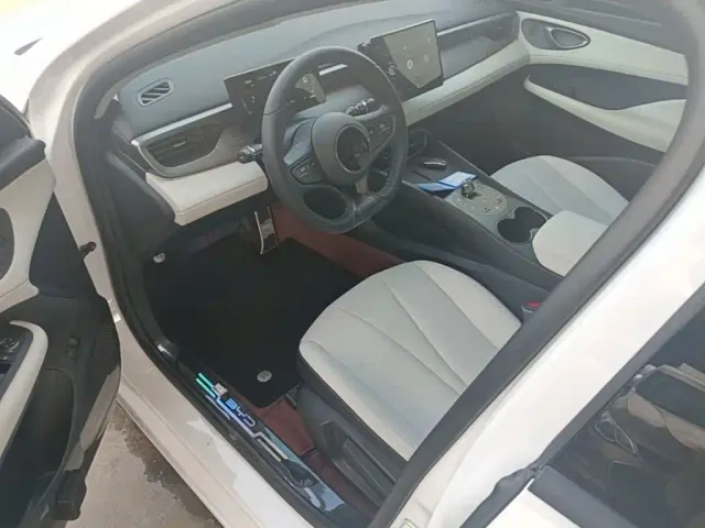 BYD Seal 05 DM-i — Фото автомобиля 15