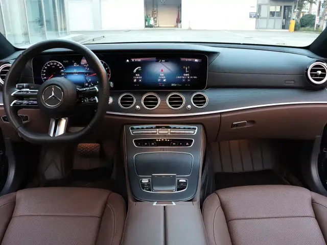 Mercedes-Benz E-Class — Фото автомобиля 5