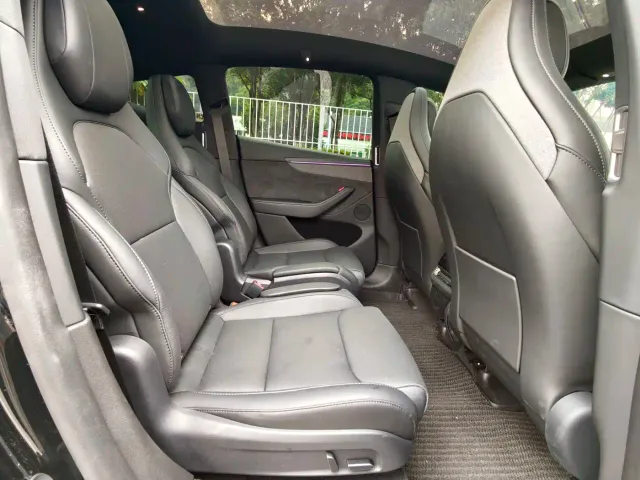 Tesla Model Y L — Фото автомобиля 13