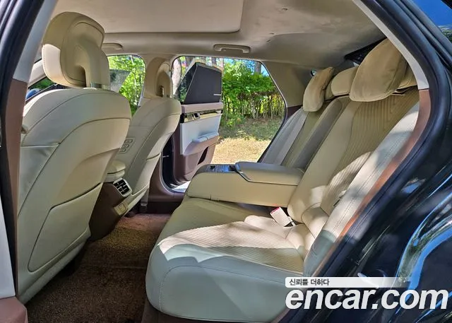 Hyundai Grandeur Grandeur (GN7) 2.5 Бензин 2WD — Фото автомобиля 13