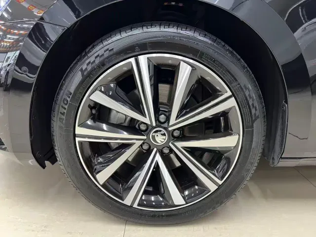 Skoda Superb — Фото автомобиля 21