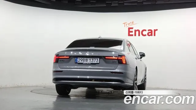 Volvo S90 — Фото автомобиля 4