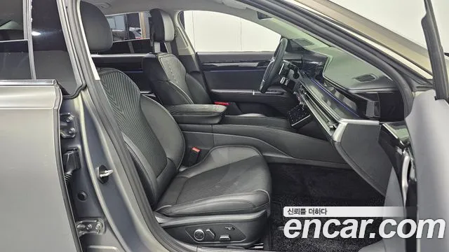 Hyundai Grandeur Grandeur (GN7) 2.5 Бензин 2WD — Фото автомобиля 23