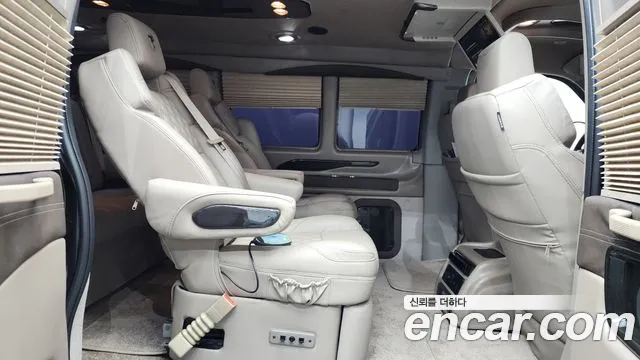 Chevrolet Express Van — Фото автомобиля 12