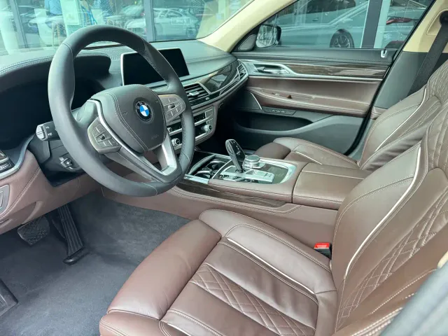 BMW 7 Series — Фото автомобиля 17