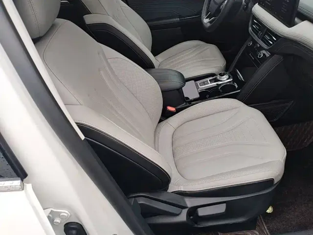 Ford Escape — Фото автомобиля 24