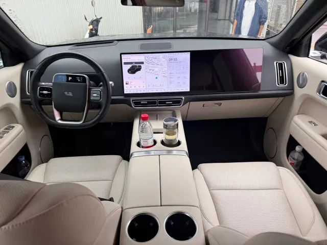 Li Auto L8 — Фото автомобиля 5