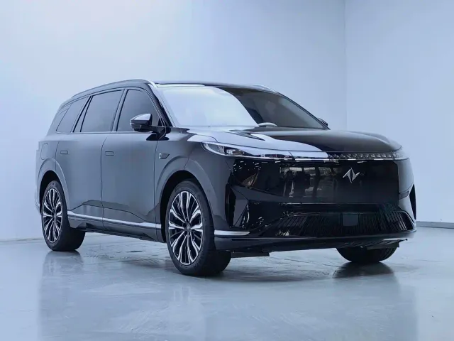 Dongfeng eπ 008 — Фото автомобиля 3