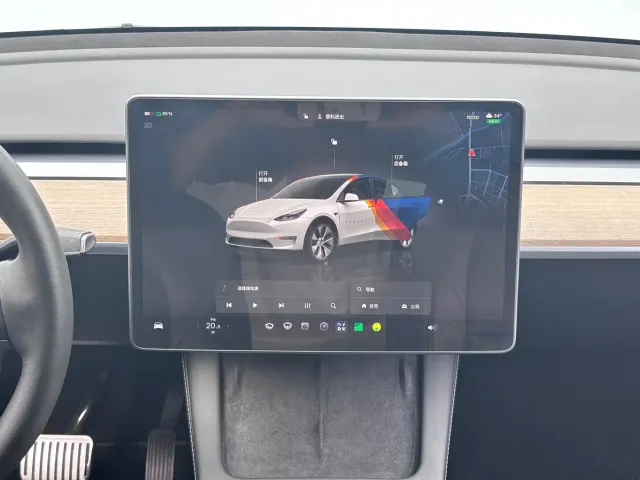 Tesla Model Y — Фото автомобиля 17