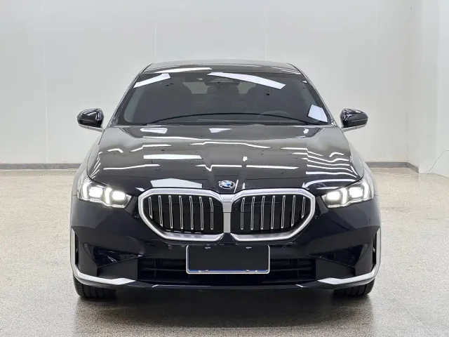 BMW 5 Series — Фото автомобиля 2