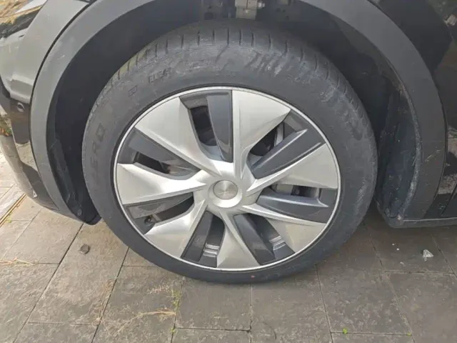 Tesla Model Y — Фото автомобиля 22