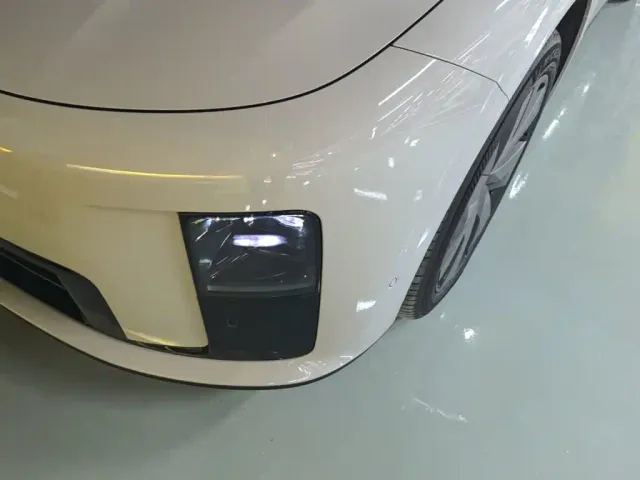 Li Auto i8 — Фото автомобиля 23