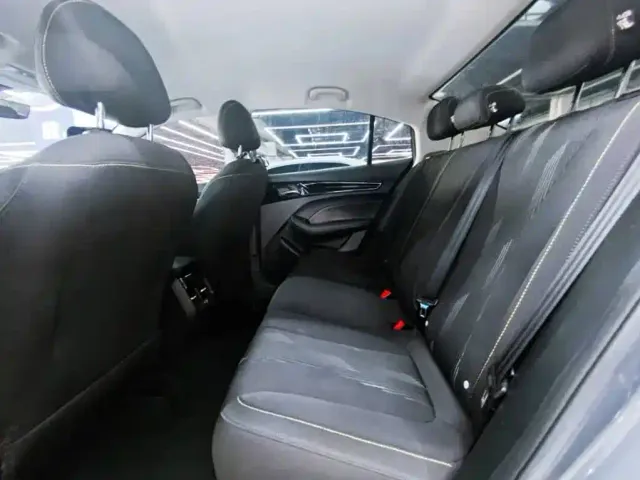 Roewe i5 — Фото автомобиля 14
