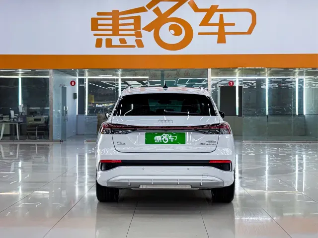Audi Q4 e-tron — Фото автомобиля 14