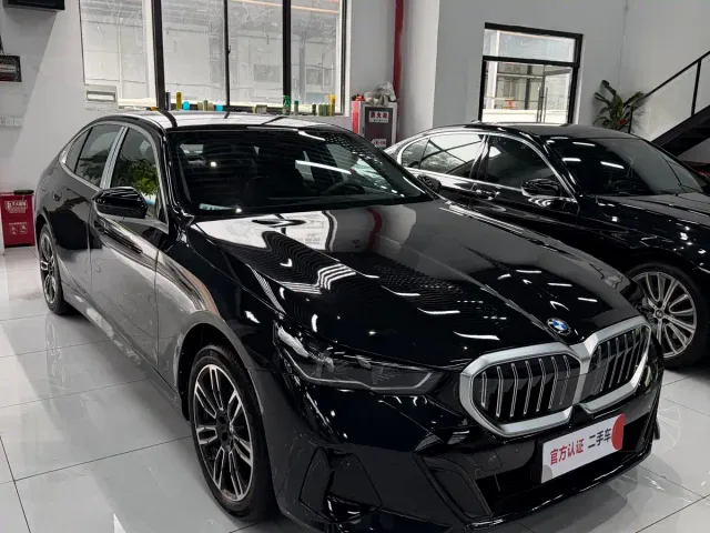 BMW 5 Series — Фото автомобиля 2