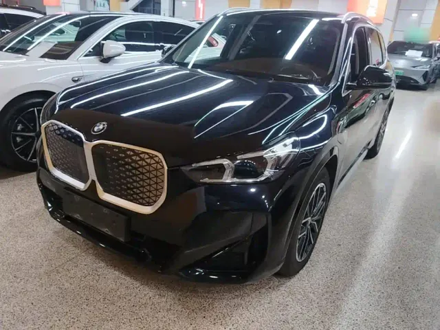 Фотография автомобиля — BMW iX1