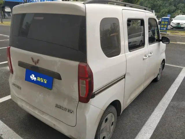 Wuling Zhiguang NEV — Фото автомобиля 3