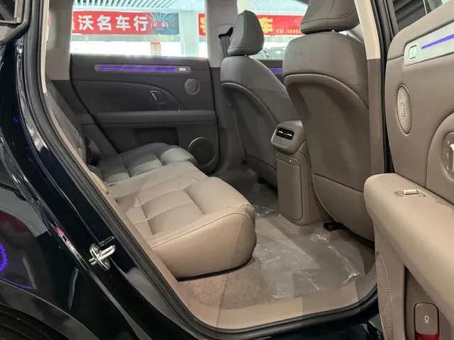 IM Motors LS6 — Фото автомобиля 9