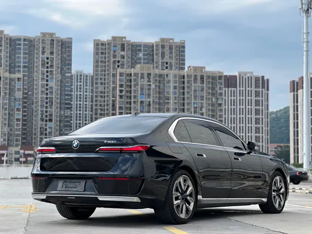 BMW 7 Series — Фото автомобиля 10