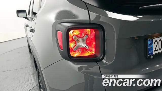 Jeep Renegade — Фото автомобиля 18