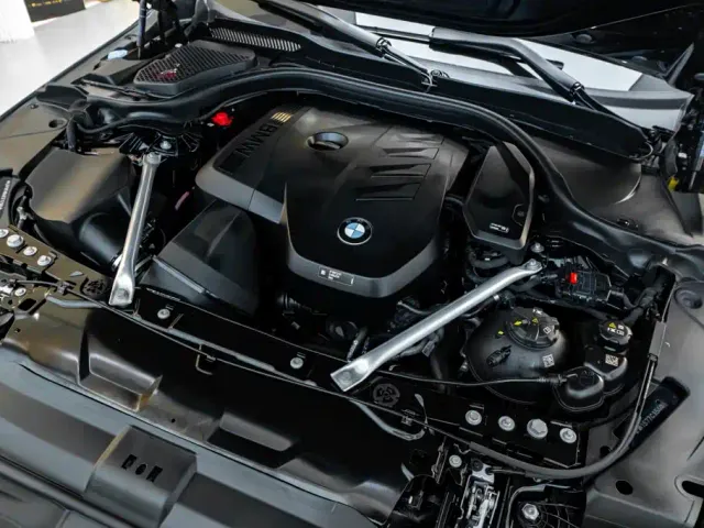 BMW 5 Series — Фото автомобиля 11