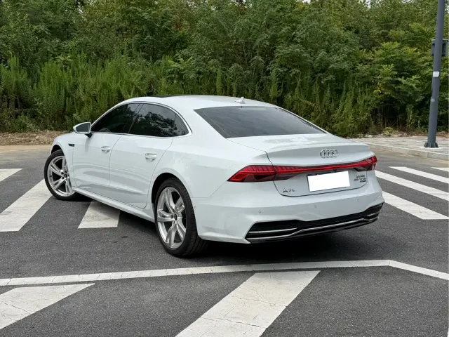 Audi A7L — Фото автомобиля 9