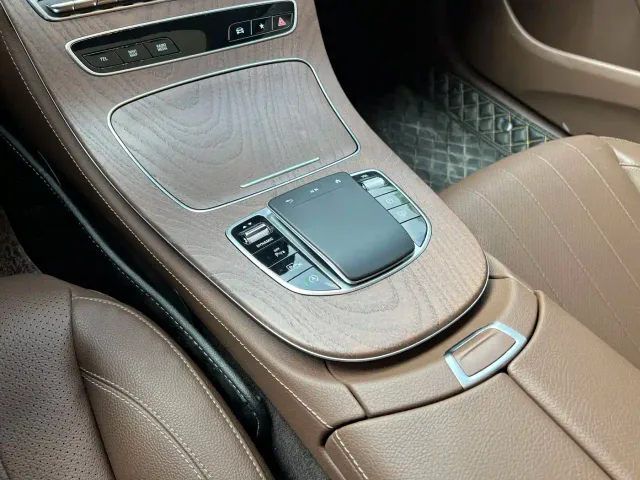 Mercedes-Benz E-Class — Фото автомобиля 9