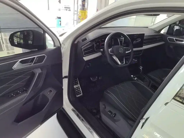 Volkswagen Tiguan L — Фото автомобиля 15