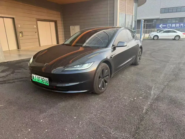 Tesla Model 3 — Фото автомобиля 6