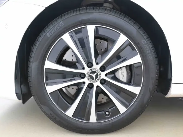 Mercedes-Benz E-Class — Фото автомобиля 11