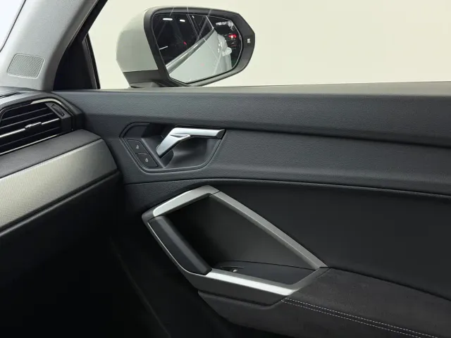 Audi Q3 — Фото автомобиля 10
