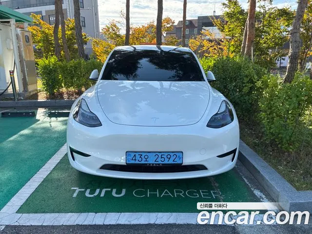 Tesla Model Y — Фото автомобиля 3