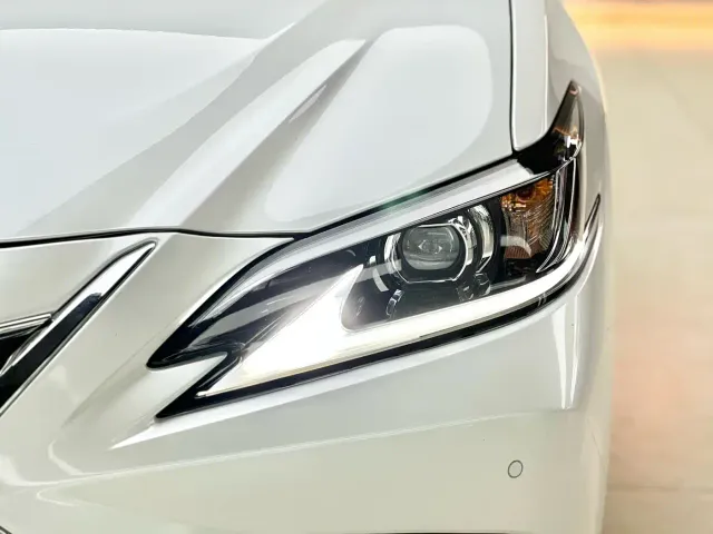 Lexus ES — Фото автомобиля 17