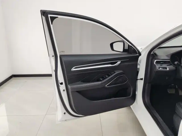Geely Emgrand — Фото автомобиля 7