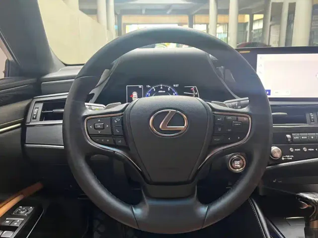 Lexus ES — Фото автомобиля 13