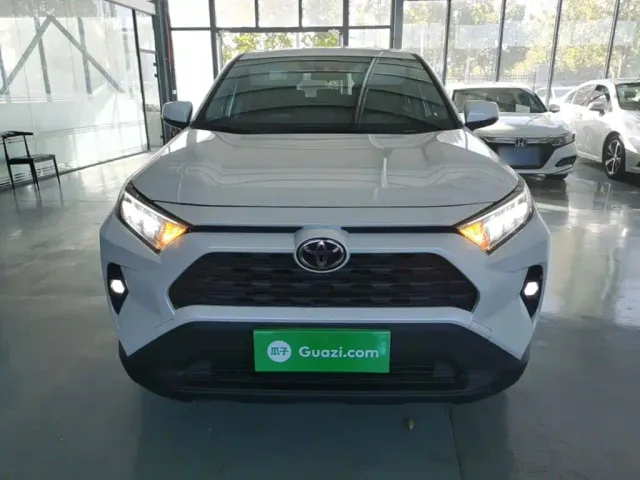 Toyota RAV4 — Фото автомобиля 2