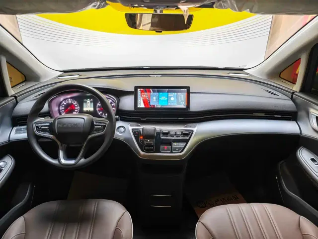 Roewe iMAX8 — Фото автомобиля 7